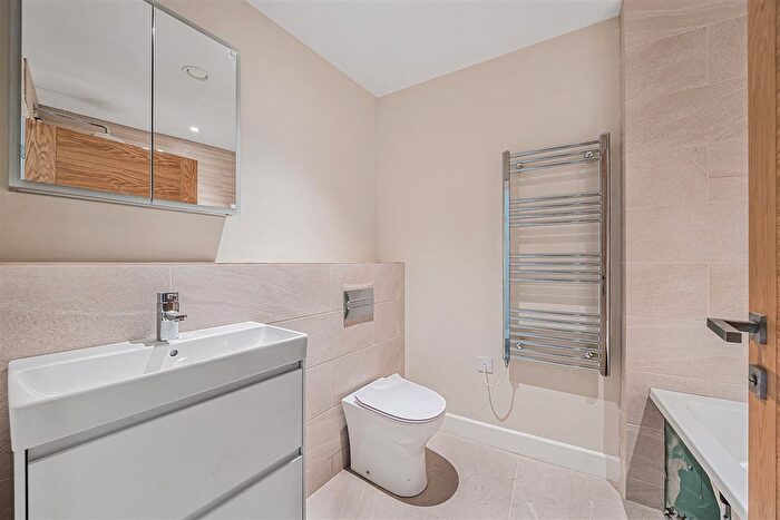 2 Bedroom Flat For Sale In High Street, Ewell, Epsom, KT17