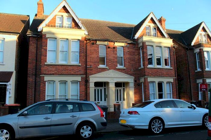 1 Bedroom Flat To Rent In Goldington Avenue, Bedford, MK40