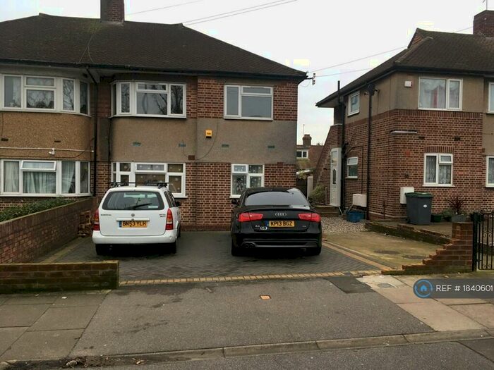 2 Bedroom Maisonette To Rent In Fullwell Avenue, Ilford, IG6