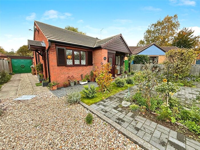 2 Bedroom Bungalow For Sale In Sheraton Close, Lincoln, Lincolnshire, LN6