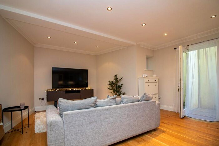 2 Bedroom Apartment To Rent In Bishops Sutton Road, Bishop's Sutton, Alresford, Hampshire, SO24