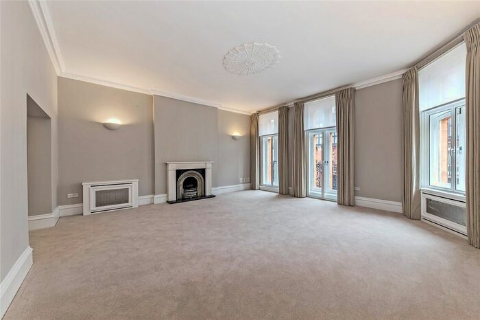 3 Bedroom Flat To Rent In Herbert Crescent, London, SW1X
