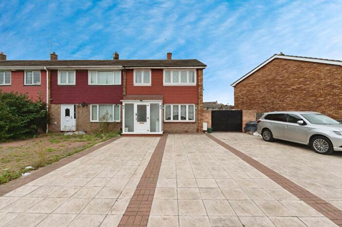 3 Bedroom End Of Terrace House For Sale In Dunlop Road, Tilbury, Essex, RM18
