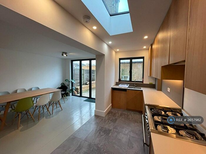 Studio To Rent In Shrewsbury Road, London, E7