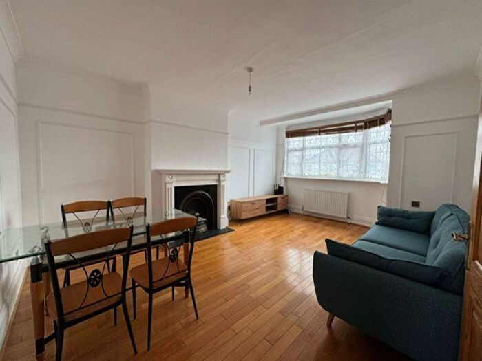 2 Bedroom Maisonette To Rent In The Ridgeway, London, HA2