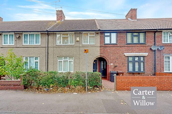 3 Bedroom Terraced House For Sale In Dagenham Avenue, Dagenham, RM9
