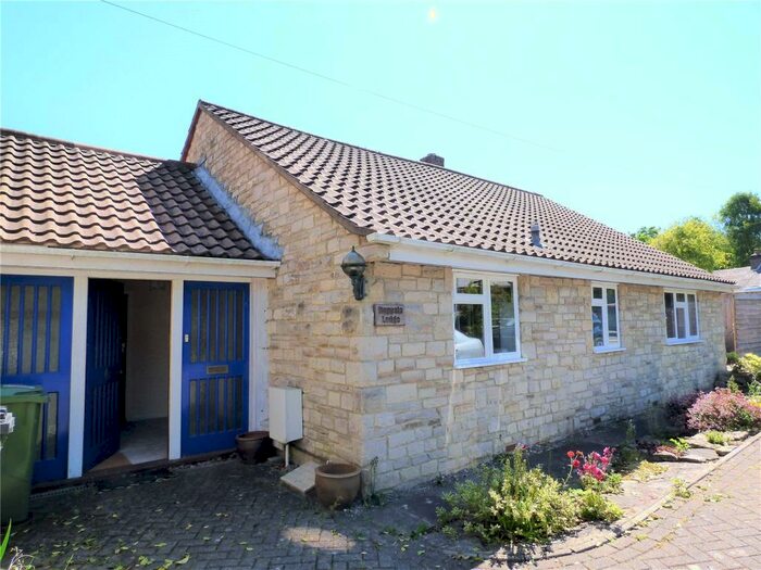2 Bedroom Bungalow To Rent In Radipole Lane, Weymouth, Dorset, DT4
