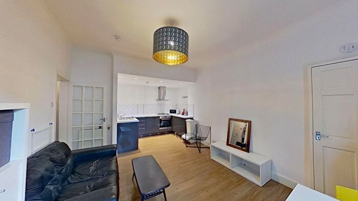 1 Bedroom Flat To Rent In Albert Street, Edinburgh, Midlothian, EH7