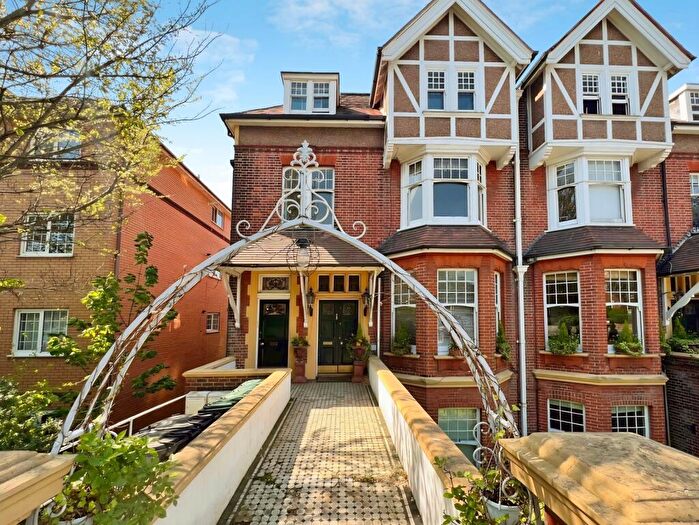 2 Bedroom Flat To Rent In The Drive, Hove, East Sussex, BN3
