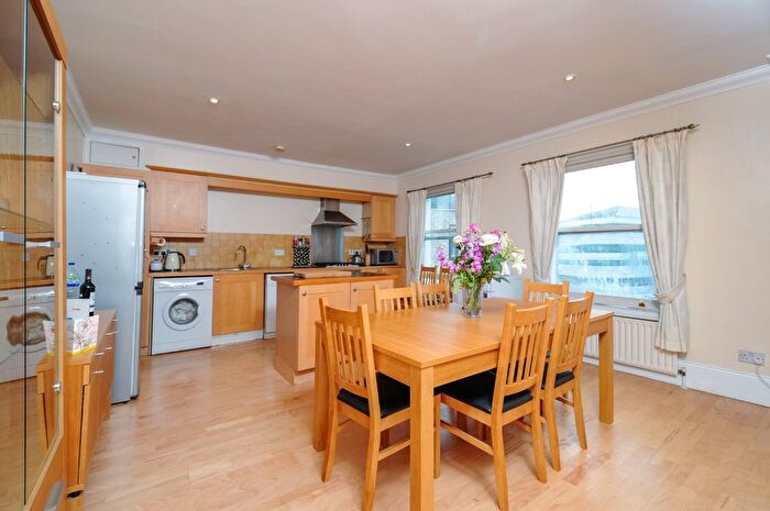 2 Bedroom Flat To Rent In Waterford Road, Fulham, London, SW6