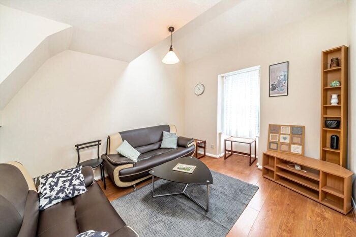 1 Bedroom Flat To Rent In Pilgrims Close, London, N13