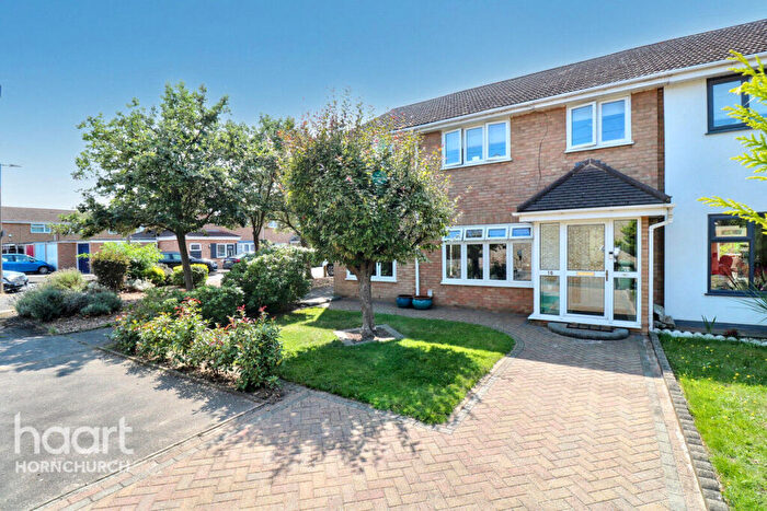 4 Bedroom End Of Terrace House For Sale In Aldergrove Walk, Hornchurch, RM12