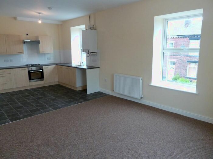 3 Bedroom Flat To Rent In Canute Street, Radcliffe, Manchester, M26