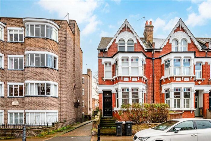 4 Bedroom House For Sale In Clissold Crescent, Stoke Newington, N16