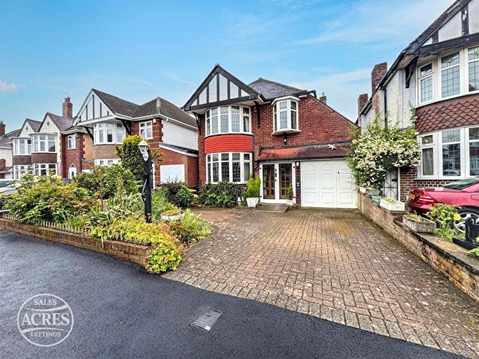 3 Bedroom Detached House For Sale In Hillcrest Road, Great Barr, Birmingham, B43