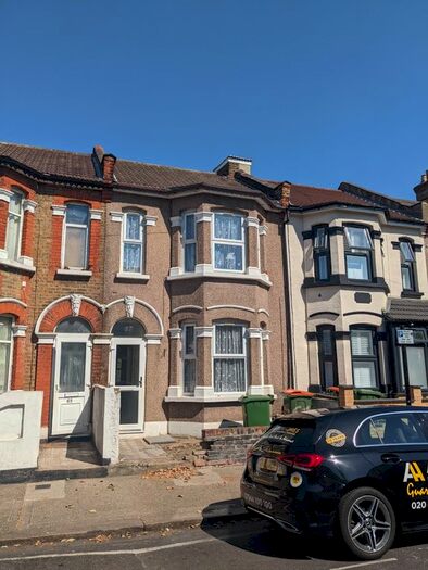 5 Bedroom Terraced House To Rent In Seventh Avenue, London, E12