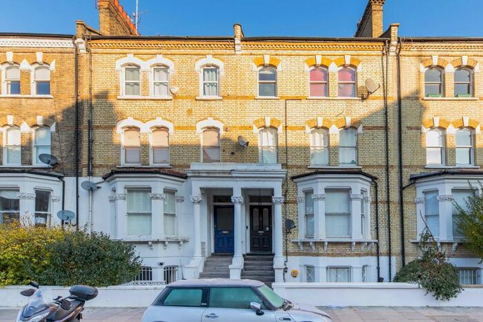 2 Bedroom Flat To Rent In Edith Road, London, W14