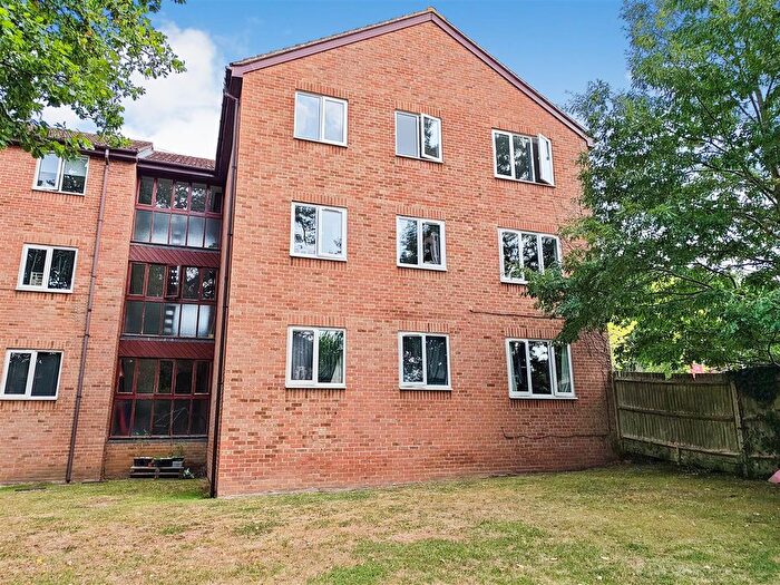 2 Bedroom Flat For Sale In Chessington Hall Gardens, Chessington, KT9
