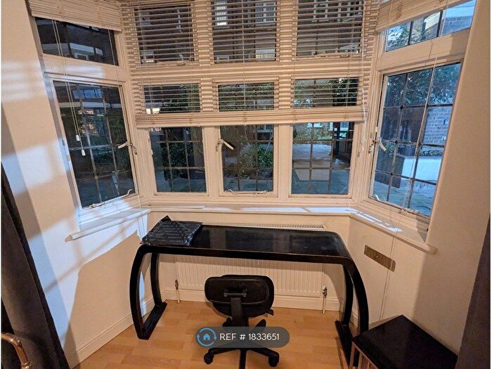 1 Bedroom Flat To Rent In Clare Court, London, WC1H