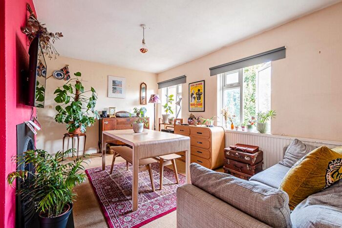 1 Bedroom Flat To Rent In Mayfield Close, London, E8