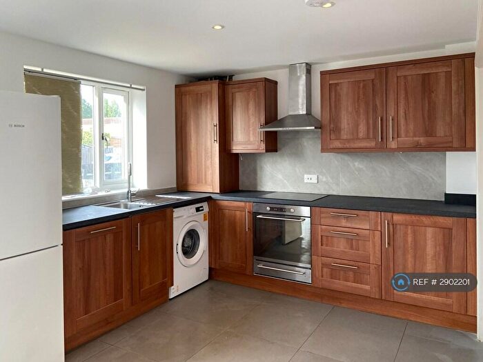 4 Bedroom Semi-Detached House To Rent In Buckingham Road, Milton Keynes, MK3