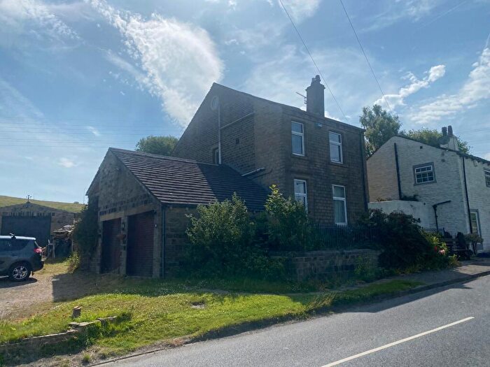 3 Bedroom Detached House For Sale In Kew Hill, Huddersfield, HD3