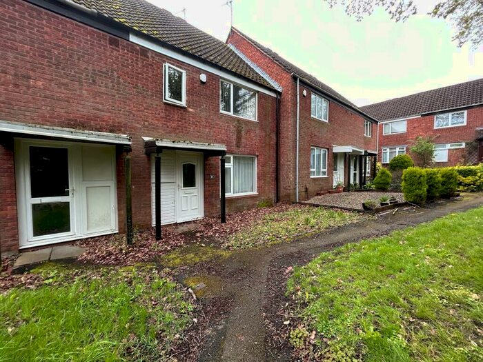 3 Bedroom House To Rent In Greystone Close, Redditch, B98