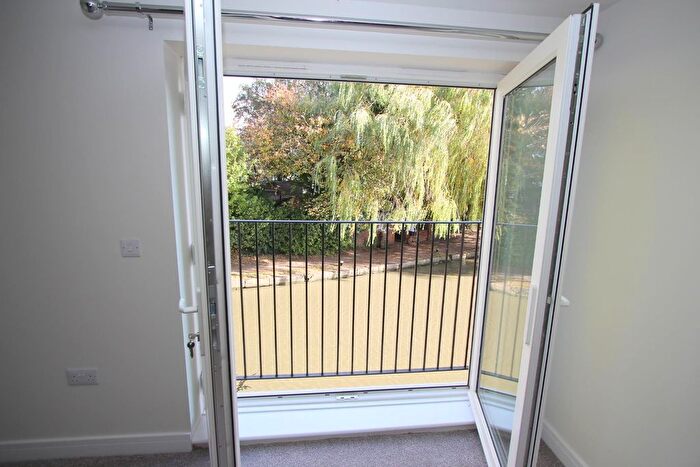 1 Bedroom Flat To Rent In Bluebell Court, Linslade, LU7