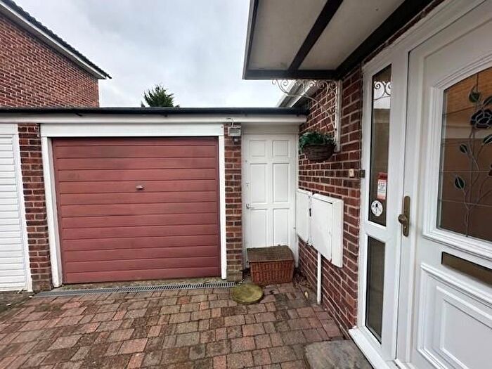 2 Bedroom Detached Bungalow To Rent In The Moors, Thatcham, RG19