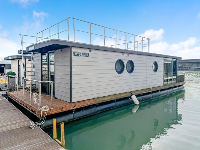 2 Bedroom Flat For Sale In Brighton Marina Village, Brighton, BN2