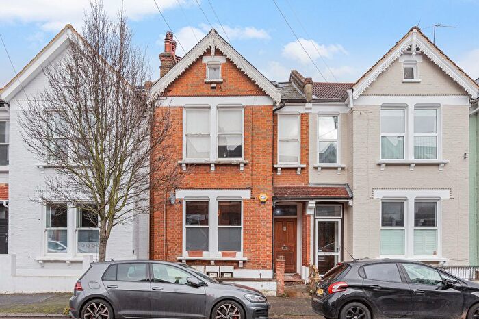 3 Bedroom Flat For Sale In Stirling Road, Clapham North, SW9