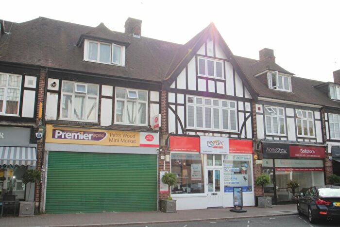 3 Bedroom Flat To Rent In Fairway, Petts Wood, Orpington, BR5