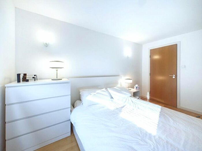 2 Bedroom Apartment To Rent In The Shore, Edinburgh, EH6