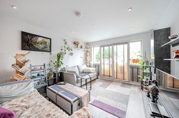 2 Bedroom Flat For Sale In Mandrel House, Old Barn Lane, Kenley, CR8