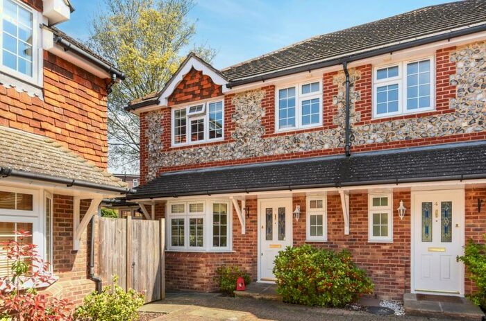 3 Bedroom Semi-Detached House To Rent In Lantern Close Orpington, BR6