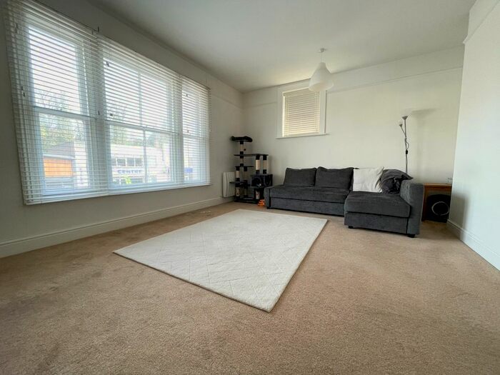 1 Bedroom Flat To Rent In The Broadway, Haywards Heath, RH16