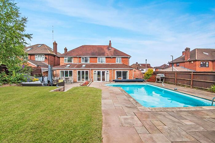 6 Bedroom Detached House For Sale In Knoll Drive, Stivichall, CV3