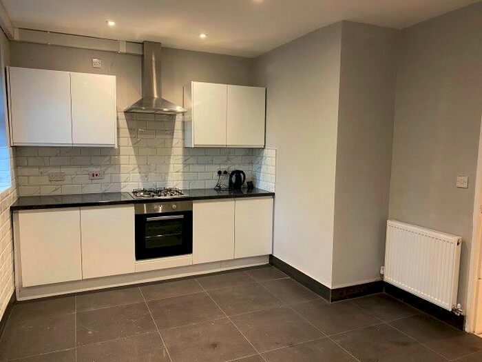 3 Bedroom Semi-Detached House To Rent In Lunt Road, Bilston, WV14