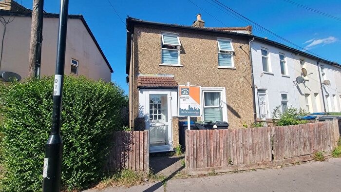 3 Bedroom End Terrace House To Rent In Union Road, Croydon., CR0