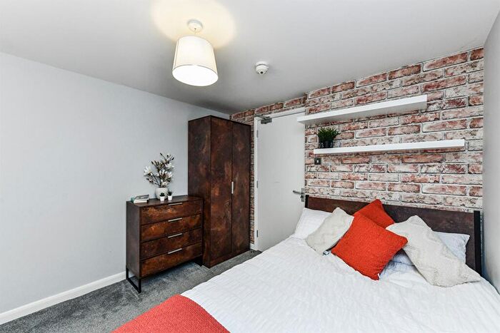 1 Bedroom Apartment To Rent In Room, Flat Varsity Lace Market, NG1