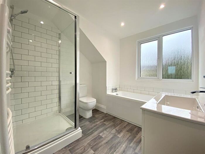 3 Bedroom Semi Detached House To Rent In Long Heys, Halifax, HX4