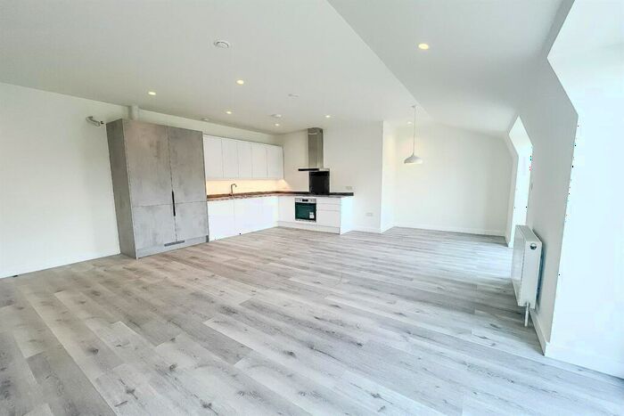 2 Bedroom Flat To Rent In Clive Lodge, Shirehall Lane, Hendon, NW4