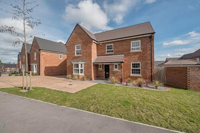 5 Bedroom Detached House For Sale In The Redcoats, Donnington, Newbury, RG14