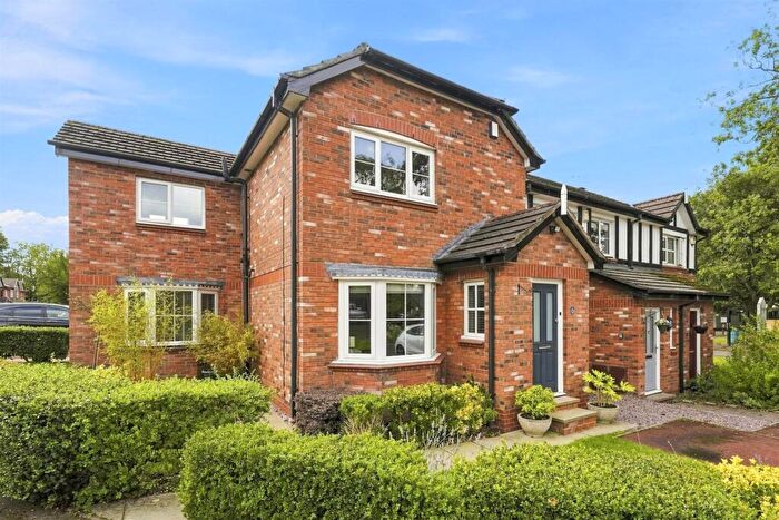 3 Bedroom Mews For Sale In Loxley Close, Macclesfield, SK11