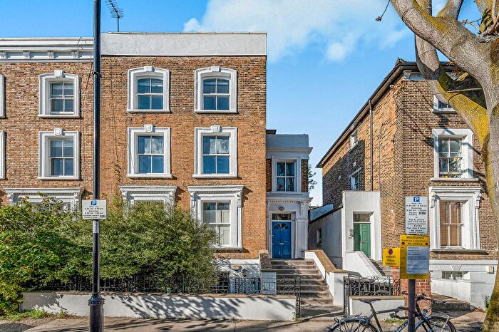 3 Bedroom Flat For Sale In Oakley Road, Islington, N1