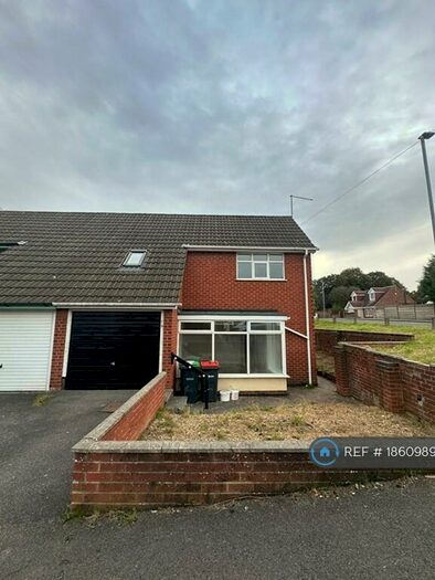 3 Bedroom Semi-Detached House To Rent In Marie Gardens, Hucknall, Nottingham, NG15