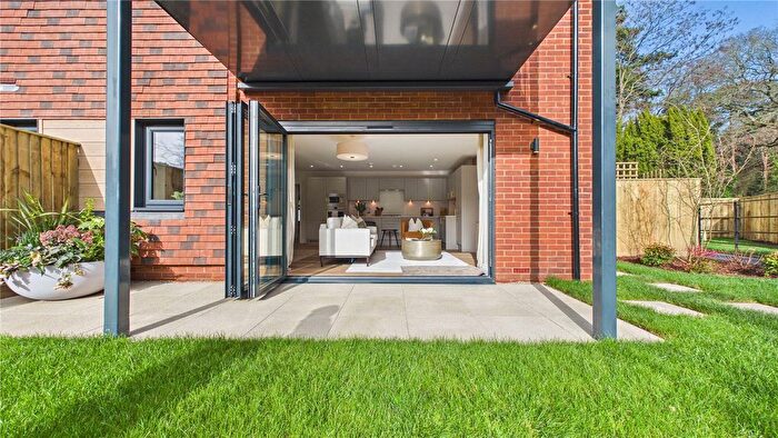 2 Bedroom Flat For Sale In Shores Road, Horsell, Woking, Surrey, GU21