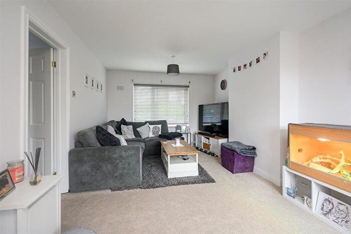 3 Bedroom End Terrace House For Sale In Birstwith Drive, Holgate, York, YO26