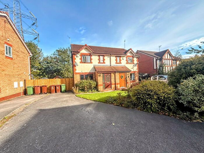 3 Bedroom Semi-Detached House To Rent In Willow View, Wakefield, WF2