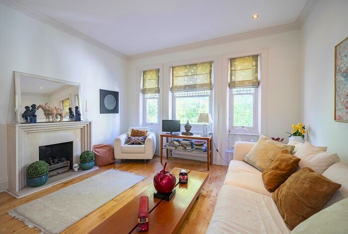 2 Bedroom Flat To Rent In Sloane Gardens, London, SW1W